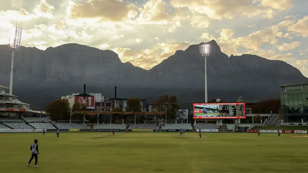 Harmer strikes twice as Australia trail South Africa by 239 at Newlands