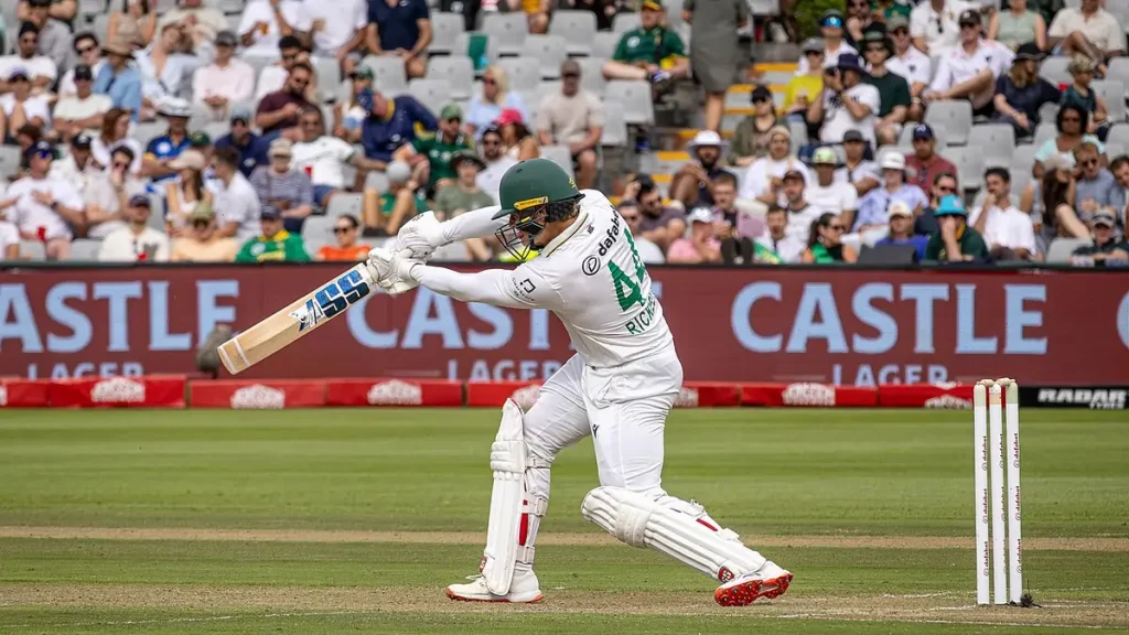 Rickelton, Mulder tons leave Australia 288 to win at Newlands